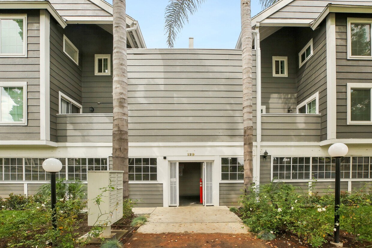 Foto principal - 129 S Olive St