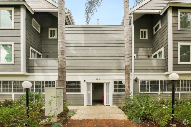 Building Photo - 129 S Olive St