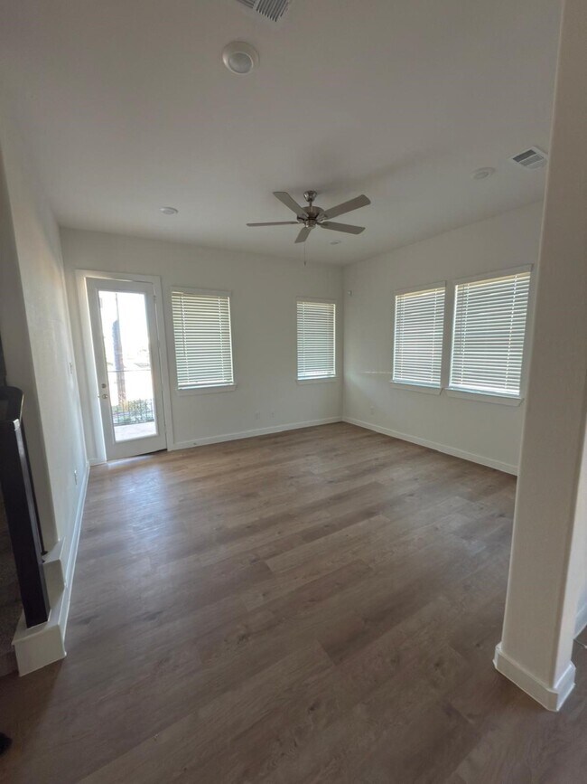 Foto del edificio - 3244 Loam Ln