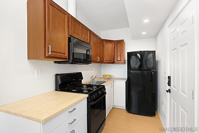 Building Photo - 2850 Morningside St