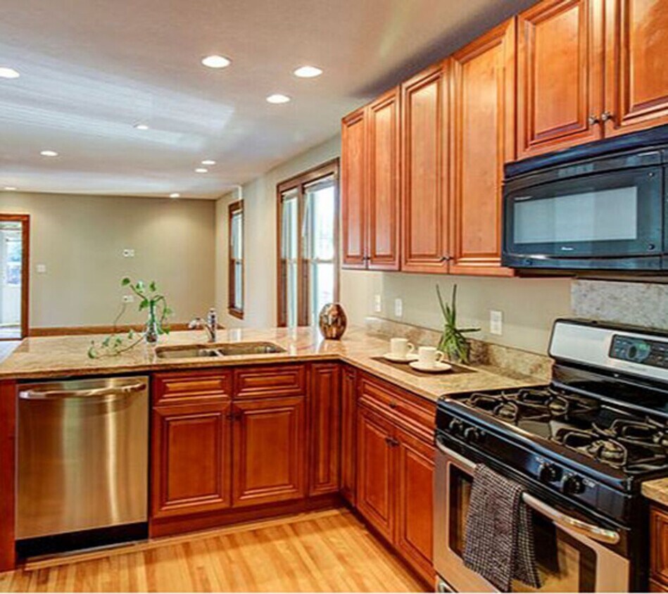 Foto principal - 5-Bedroom, 3-Bath House Close to U of M Ca...