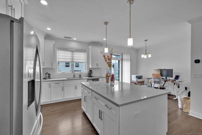 Foto del edificio - 8 Brentwood Cir