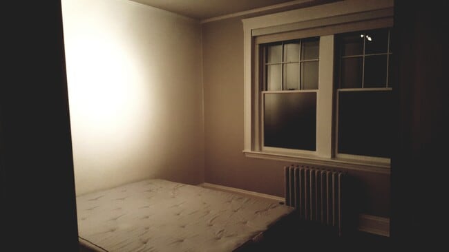 Foto del edificio - Amazing 1 bedroom 1 bath Condo on the Green Line Professionally Managed Heat Included