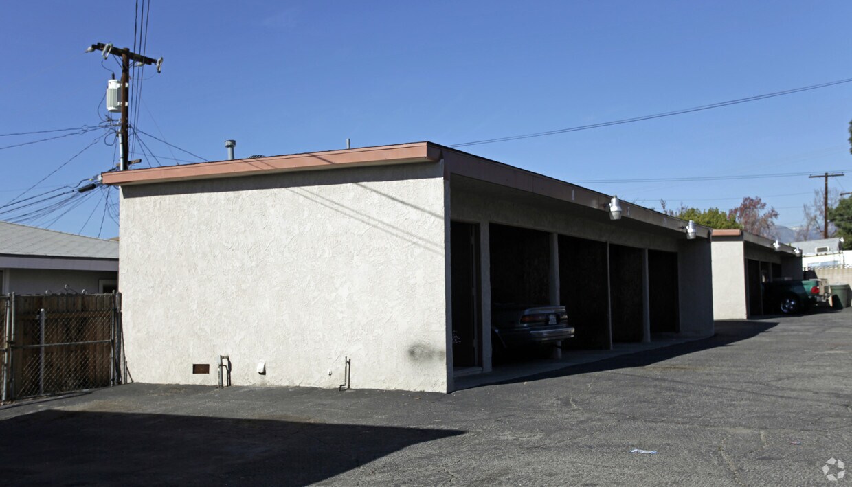 Foto del edificio - 321 N San Antonio Ave