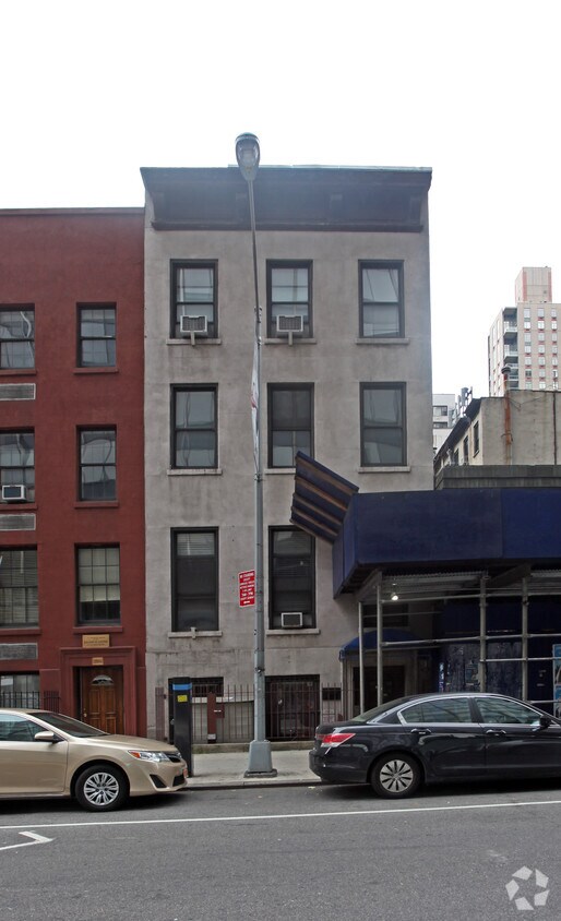 Building Photo - 202 E 39th St
