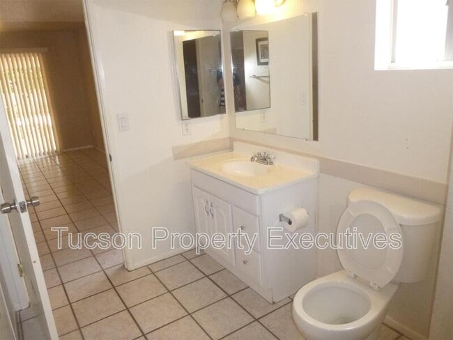 Building Photo - 9472 N Albatross Dr