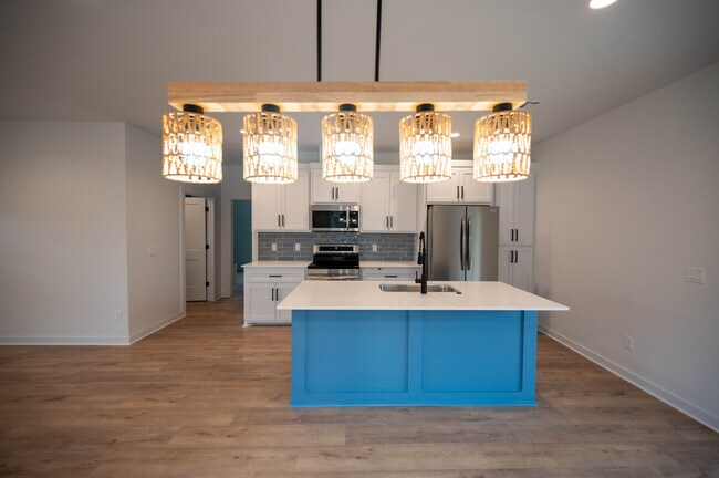 Building Photo - 1304 N Nebraska Ave