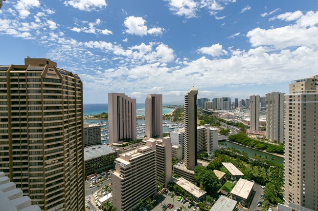 Building Photo - 343 Hobron Ln