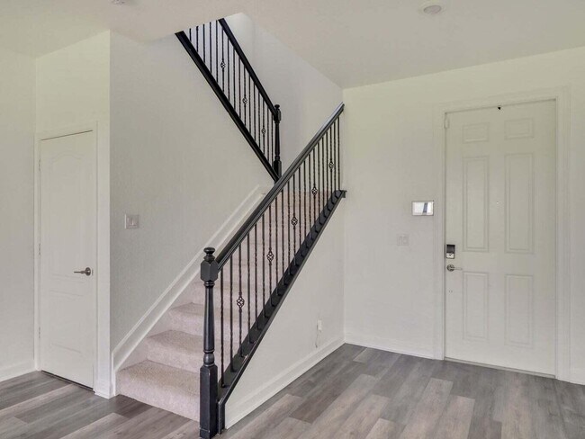 Building Photo - 7517 NW Farnsworth Cir