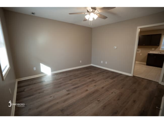 Building Photo - Forest Home Townhouses - NEWLY RENOVATED -...