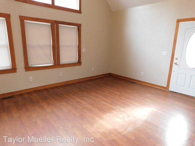Building Photo - 3 br, 1.5 bath House - 392 Holiday Lane
