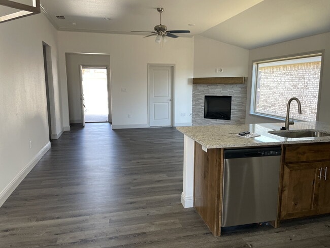 Building Photo - Beautiful Home in West Lubbock!