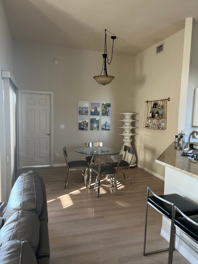 Foto del edificio - 2761 Citrus Lake Dr