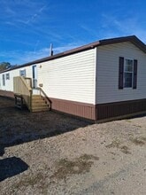 Building Photo - 611 W Matthews St