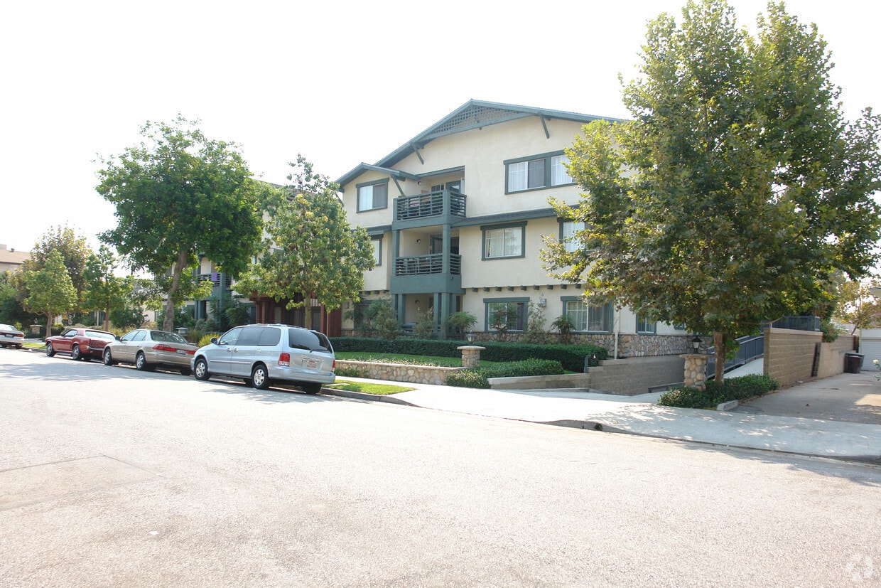 Building Photo - 700 Orange Grove Ave