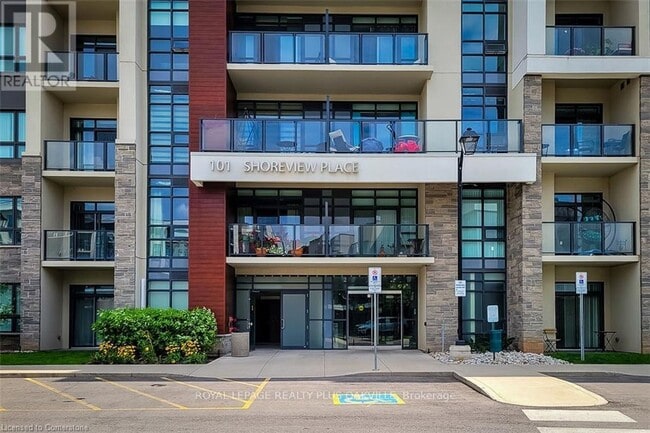 Building Photo - 101-101 Shoreview Pl
