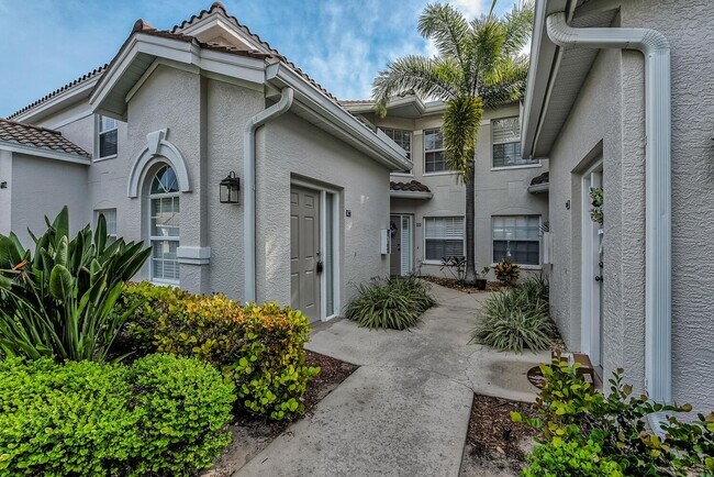 Foto del edificio - 2 BEDROOM CONDO AVAILABLE ASAP IN CALUSA BAY!!!