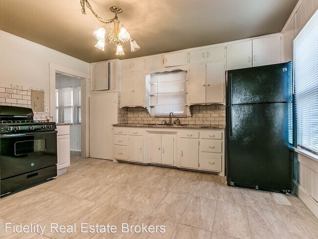 Building Photo - 1 br, 1 bath House - 528 SE 33RD ST