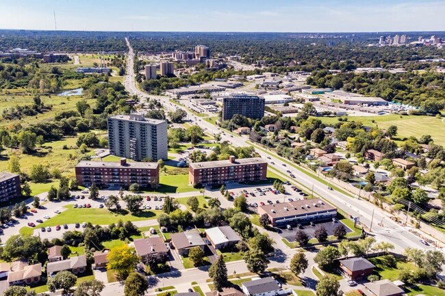 Photo du bâtiment - Frontenac Apartments