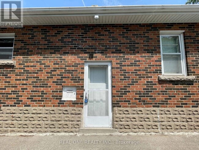 Building Photo - 35 Bowman St