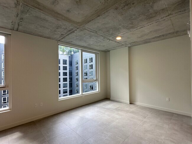 Foto del edificio - 340 NW 32nd St