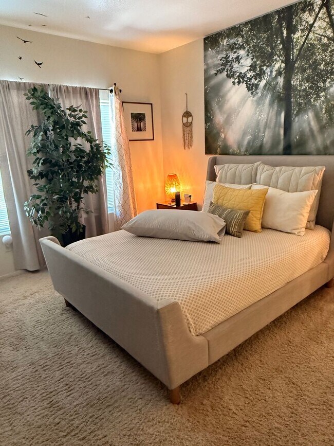 Foto del edificio - Well-maintained 2-bedroom, 2-bath condo in gated Summerlin community