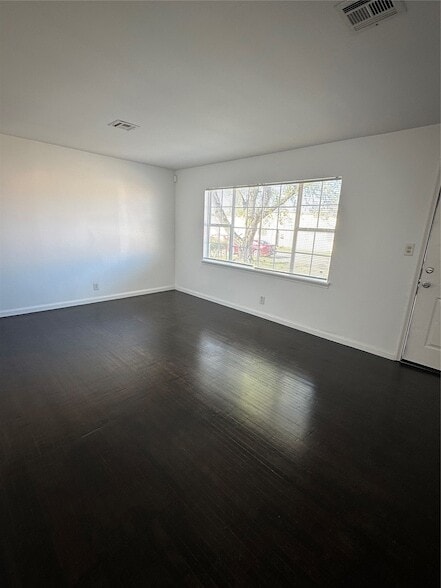 Building Photo - 3317 S Indianapolis Ave