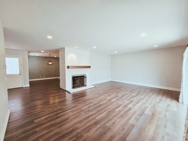 Building Photo - 9213 El Tango Cir