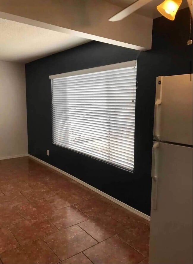 Building Photo - 4068 Oakcrest Dr