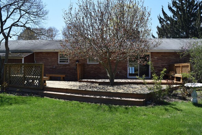 Building Photo - 607 Outer Dr