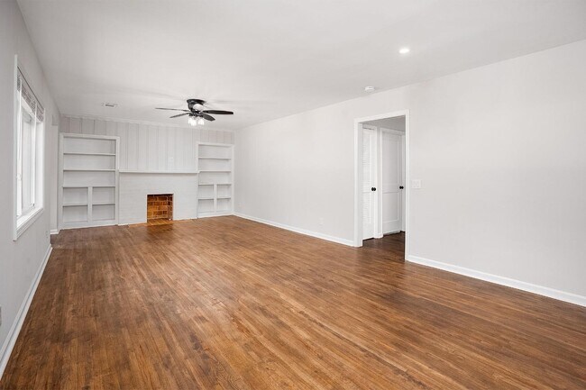 Foto del edificio - 205 W Drake Ave