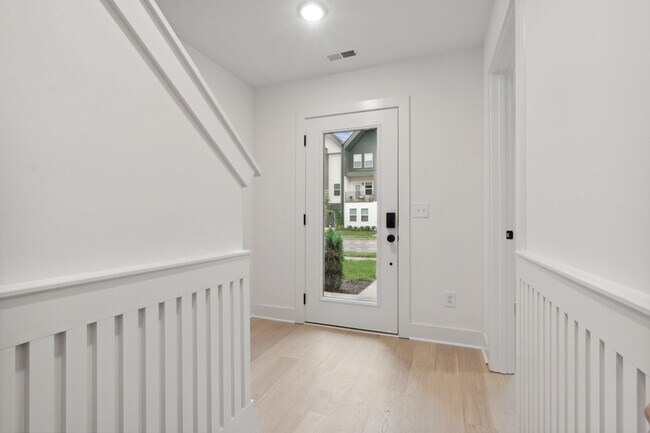 Foto del edificio - Donelson NEW CONSTRUCTION, 3BR 2.5BATHS, 2...
