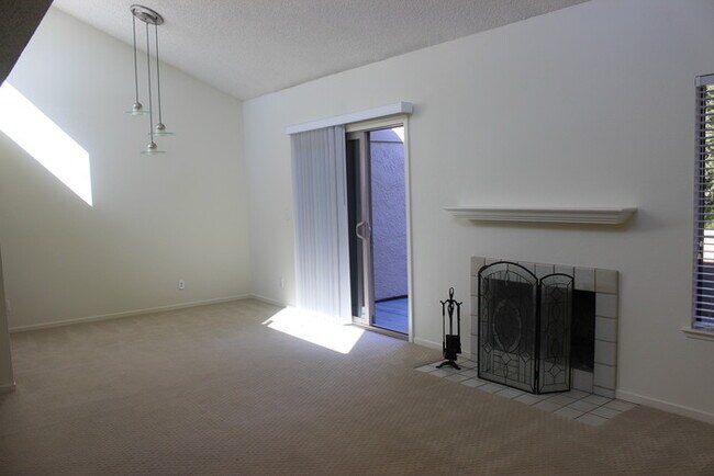 Building Photo - 94 Montsalas Dr