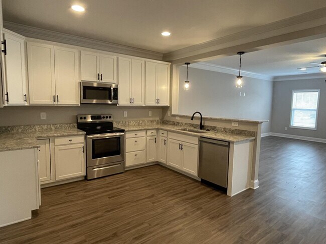 Foto del edificio - 338 Broadberry Ave