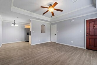 Building Photo - 6515 Phoenix Ave