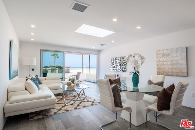 Building Photo - 1309 Ocean Front Walk