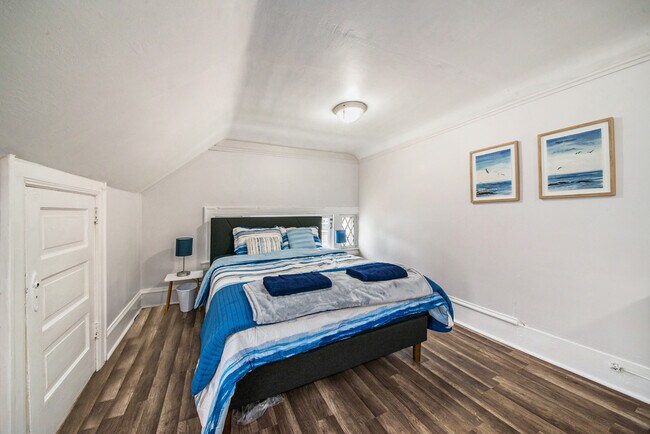 Building Photo - 624 Michigan St NE