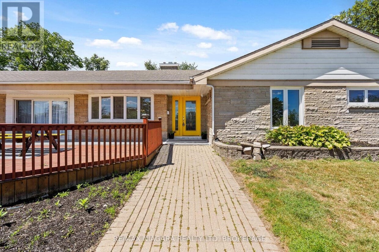 Photo principale - 290 Lakeshore Rd