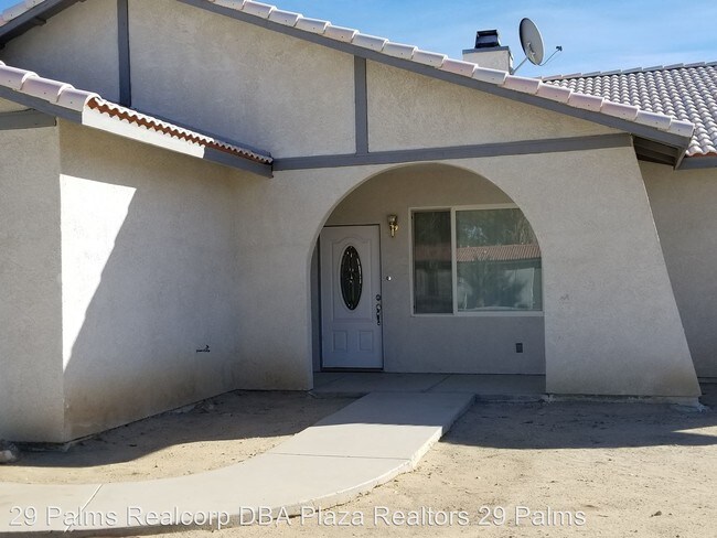 Building Photo - 6317 El Rey Ave