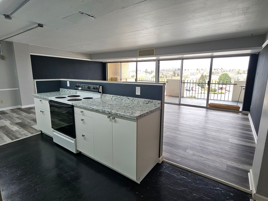 Photo - 411 Lakewood Cir (Colorado Springs, CO)