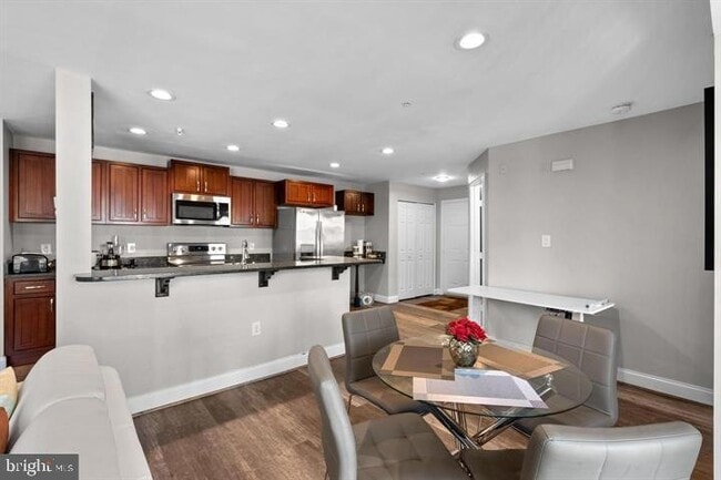 Building Photo - 9716 Lake Point Ct