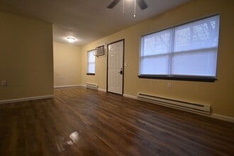 Building Photo - Longton Apartments