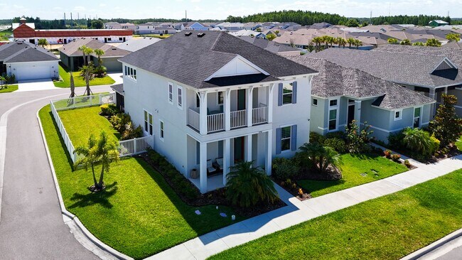 Building Photo - 4 Bedroom, 3 1/2 Bath Wesley Chapel Home f...