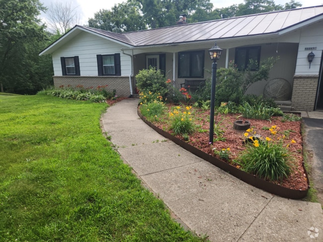 Building Photo - N6645 Fawn Cir