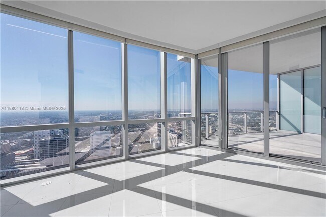 Foto del edificio - 851 NE 1st Ave