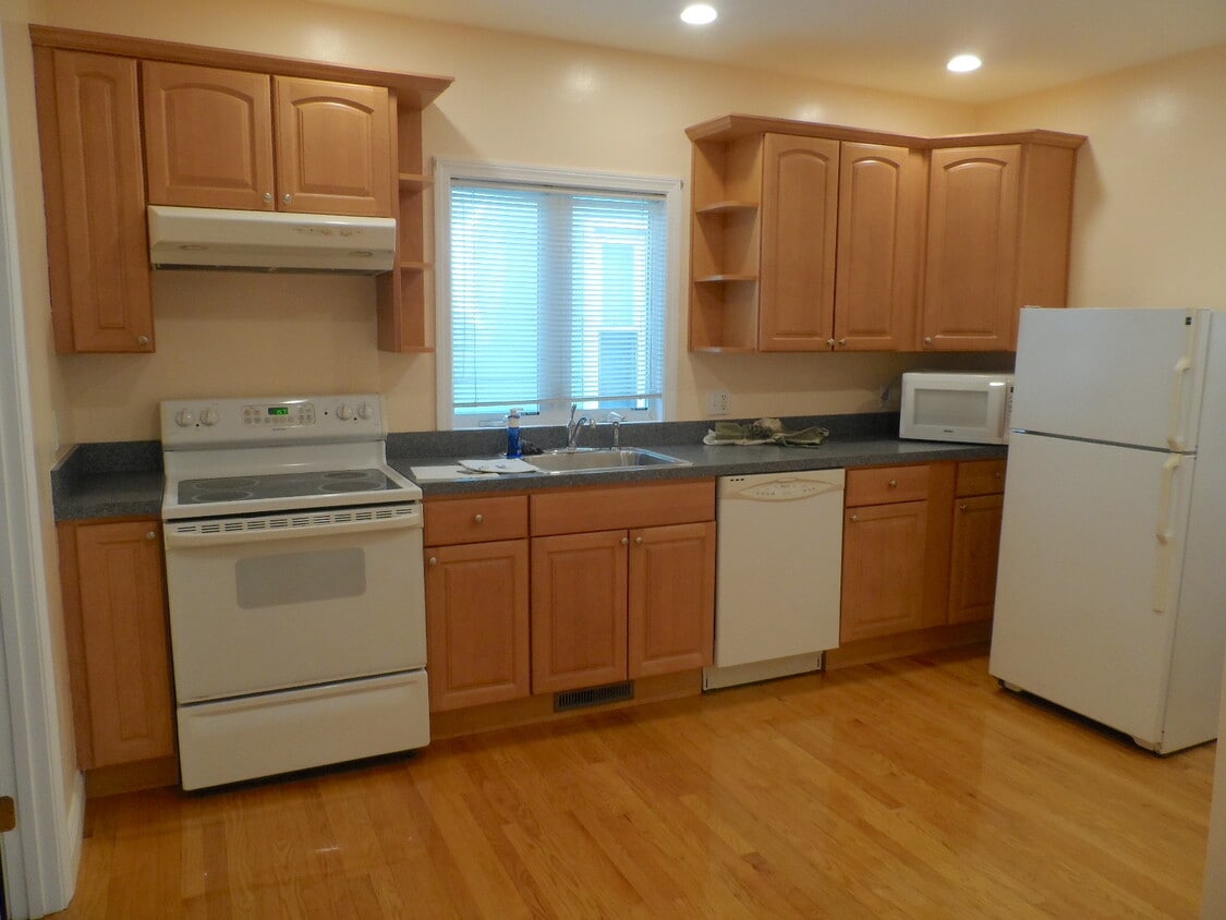 Primary Photo - 15 Bradley St