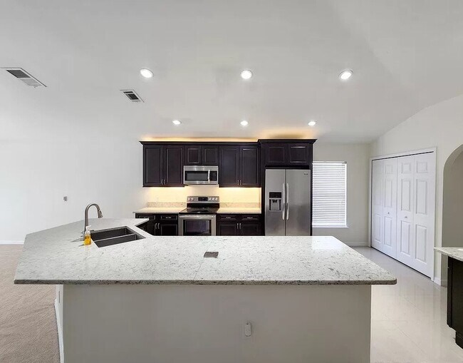Foto del edificio - 18306 Elmhurst Ln