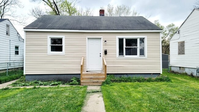 Building Photo - 529 S Kenmore St