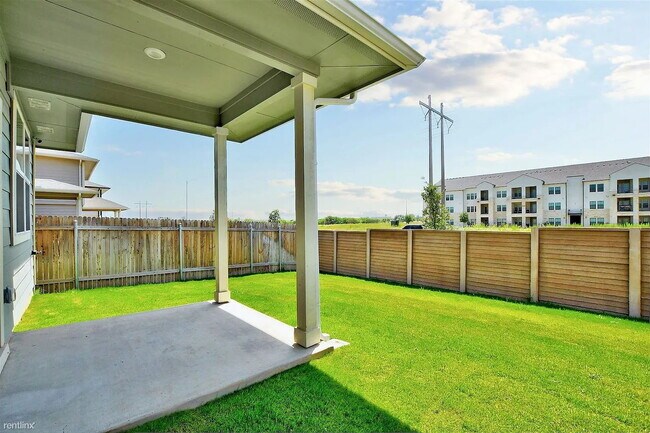 Foto del edificio - 121 Fairfax Ave