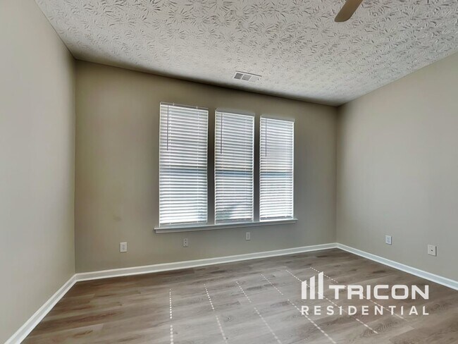 Foto del edificio - 4664 Parkway Cir